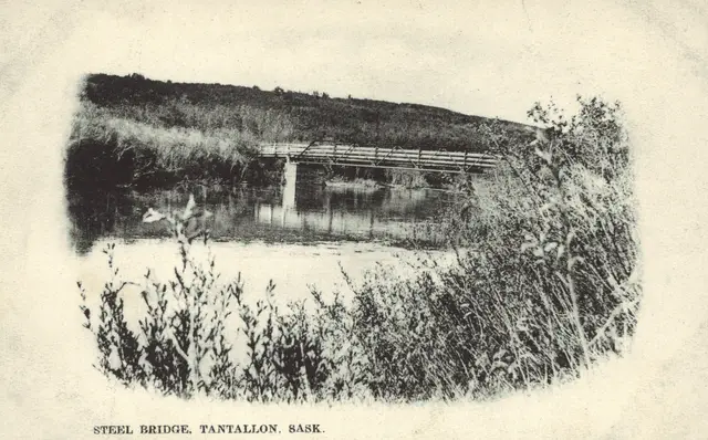 Steel Bridge over the river at Tantallon